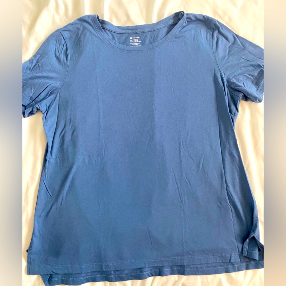 Women’s XL crew neck tee. Maker’s mark. Blue.